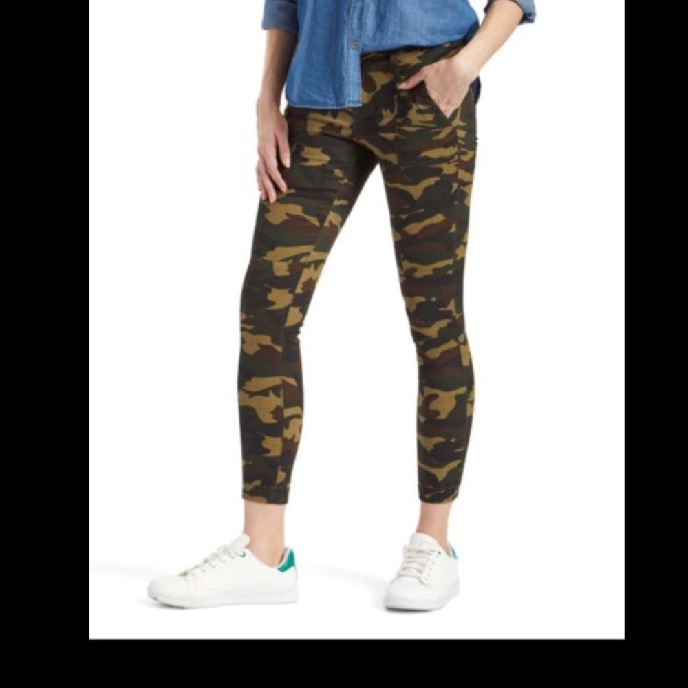 Camo skinny jeans NWOT